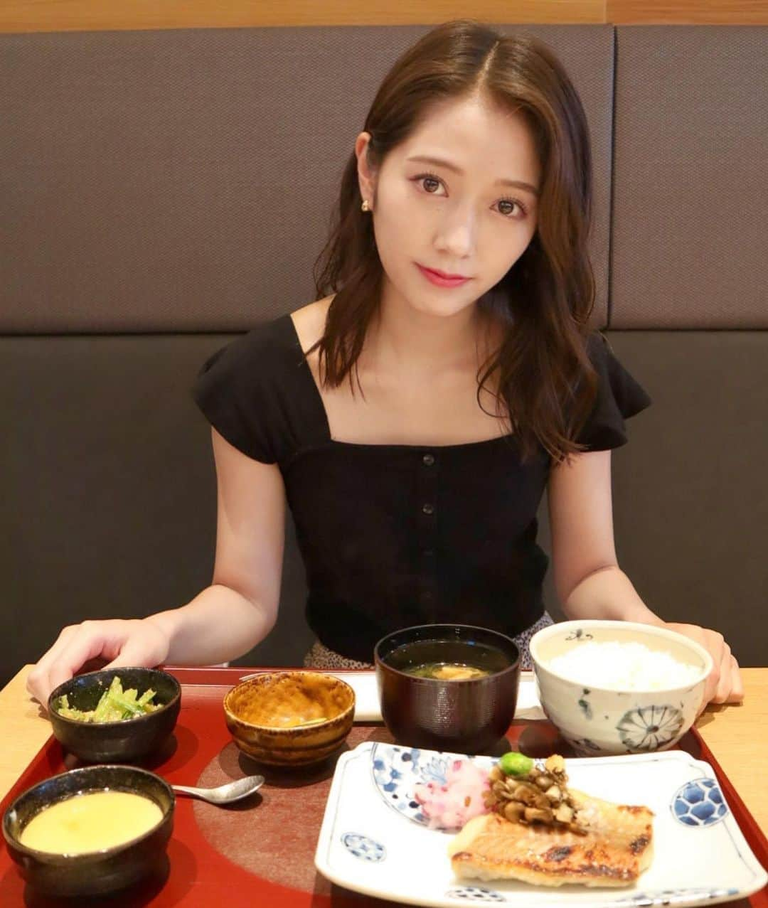 谷本安美さんのインスタグラム写真 - (谷本安美Instagram)「*﻿ 定食にハマったんです！最近！﻿ ﻿ お米とお味噌汁とおかずの組み合わせって﻿ とってもいいと思いませんか？？😌😌﻿ ﻿ ﻿ ﻿ #渋谷 #東急プラザ #AKOMEYA #アコメヤ食堂﻿ #定食 #日本食 #和食 #ランチ #渋谷ランチ#ootd #fashion #ファッション #fashionstyle #トップス #dholic #撮影 #フォト #photo #팔로우미 #followme #ハロプロ #つばきファクトリー #谷本安美﻿」9月17日 18時32分 - ami_tanimoto.official