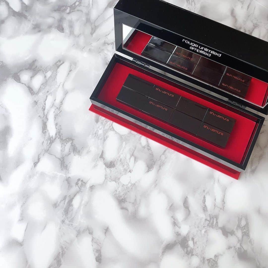 石黒美帆のインスタグラム：「*﻿ @shuuemura 💄﻿ ﻿ ﻿ 人気のrouge unlimited amplifiedシリーズから、新色含む4色をスウォッチしたのでスライドして見てね👉♡﻿ ﻿ ﻿ アンバサダー渡辺直美さんの名前がついたAM BR 784 Naomi's redwoodが秋の一押しカラーだそうです。どれもすごく発色が良い🥰﻿ ﻿ ﻿ ﻿ #shuuemura#beauty#cosmetics#makeup#rougeunlimited#vocest#ambr784#amrd163#abr783#aor598#shuリップ#コスメレポ#シュウウエムラ#秋メイク#秋リップ#ブラウンリップ#赤リップ#新作コスメ#スウォッチ#ルージュアンリミテッド」