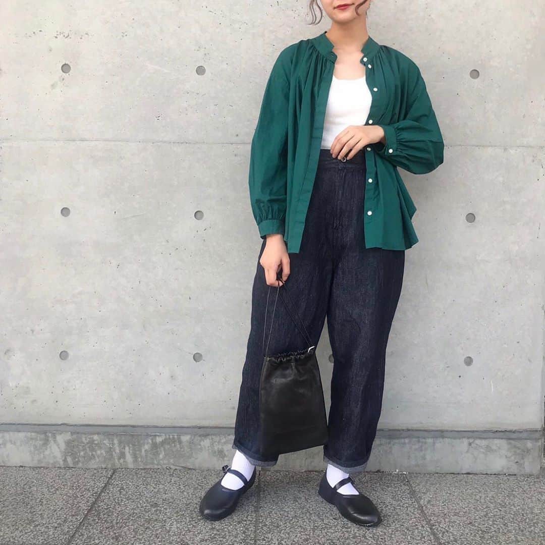 のインスタグラム：「. .  // new arrival // . . タイプライター グラッドストーンカラーブラウス ¥11,800+tax  . . #アトリエドゥサボン #latelierdusavon #ブラウス#ブラウスコーデ#秋冬コーデ#カジュアルコーデ」