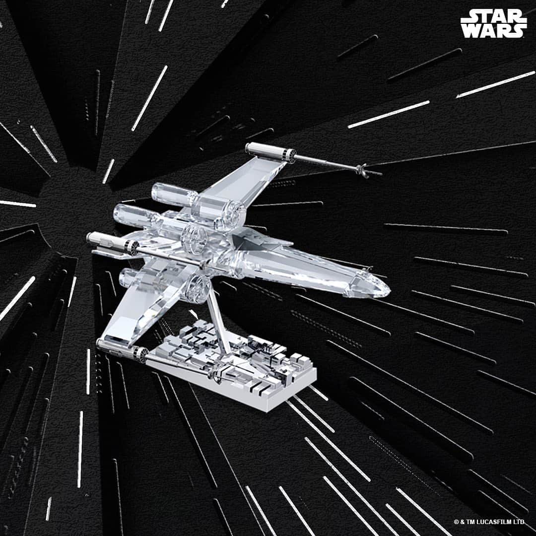 SWAROVSKIさんのインスタグラム写真 - (SWAROVSKIInstagram)「A true symbol of the Rebellion, the X-Wing fighter has played a dazzling role in defeating the Empire. #StarWars」9月17日 19時04分 - swarovski