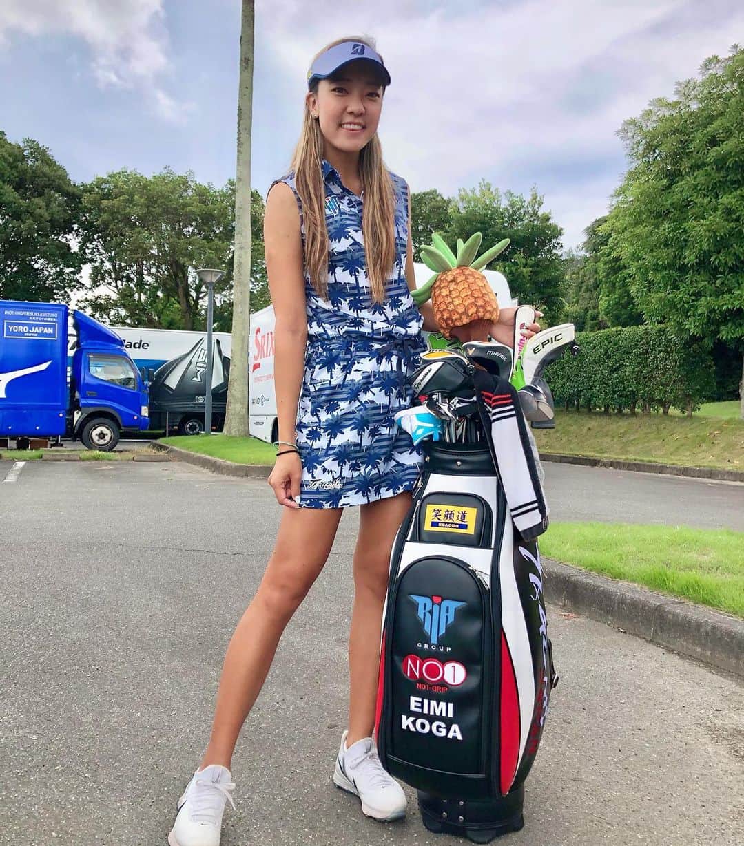 エイミー・コガのインスタグラム：「New bag🖤🤍 #newme? @zoygolf @bridgestonesports_golf @takumi.japan @no1grip_official @egaodo.athletecare @egaodo.hideto.fukuda @nikegolf @golfzon_japan #fujigroup #wakopallet @riapartners_」