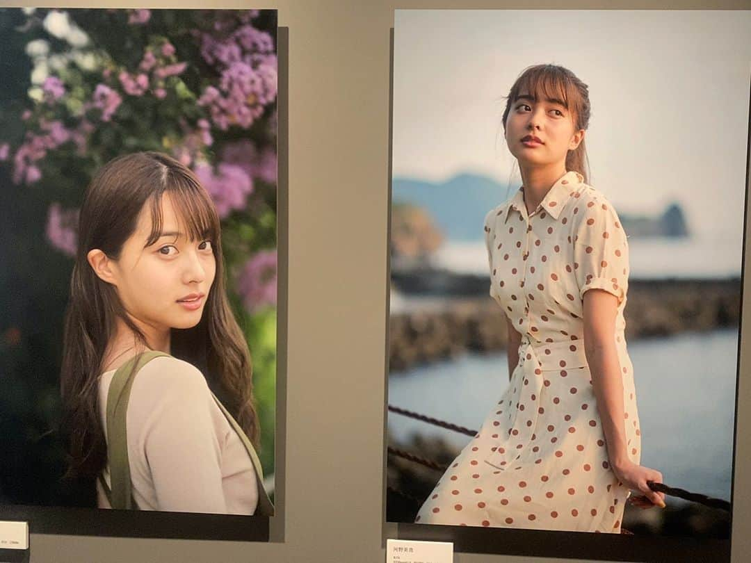 青山明日香さんのインスタグラム写真 - (青山明日香Instagram)「写真展　FUJIFILMイメージングプラザ東京ギャラリー に行ってきました！☺️  河野さんの作品そして私がモデルを務めた作品が展示されています！  私自身が大きい作品になって 色んな人の目にとまったり、 お手本として見ていただけることが本当に嬉しくて、このような機会を下さった河野さんに感謝です🙏✨  一つ一つの作品をみて繋がってるストーリーのような物語があって引き込まれる作品。  写真の世界観が伝わってくる！  私ももっともっと頑張ろうって思えました！💪  改めて河野さんの作品が1番輝いてたしみなさんにも是非見てもらえたら嬉しい！！！  #丸の内#fujifilm #作品#写真展#イメージングプラザ #青山明日香#あすぴー」9月17日 19時09分 - asukaxx.02