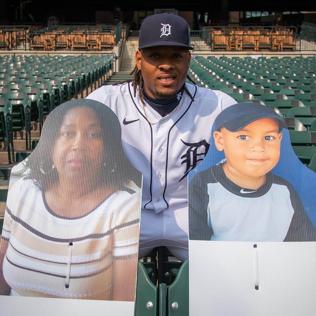 デトロイト・タイガースさんのインスタグラム写真 - (デトロイト・タイガースInstagram)「It takes the whole family to root. #DetroitRoots」9月17日 10時15分 - tigers
