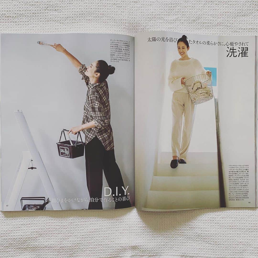 浜島直子さんのインスタグラム写真 - (浜島直子Instagram)「今発売中のミセス10月号。 @mrs._magazine  『これからの新しい、家時間』の特集ページに出させていただきました。  家が最高のパワースポットになるといいなぁと私も日々研究中。 読み応えたっぷりの大特集です✨ ・ カメラマン　@masuda_katsuyuki  スタイリスト　#白井艶美 さん ヘアメイク　@yukie_shigemi  ・ #ミセス #ミセス10月号 #こんな家に住みたいわぁ🤤❤️」9月17日 10時15分 - hamaji_0912