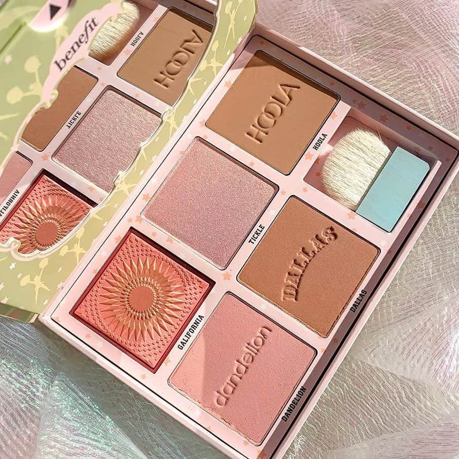 Benefit Cosmeticsさんのインスタグラム写真 - (Benefit CosmeticsInstagram)「We’ve got it all together 👌 Get our Cheekleaders Pink or Bronze Squad palettes for 50% OFF now at @macys! #macyslove #regram @bethelight81 #benefit」9月17日 10時21分 - benefitcosmetics