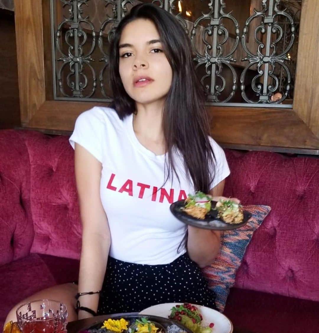 パオラ・ポーリンのインスタグラム：「Viva Mexico! Happy Independence Day mexico ❤️🇲🇽! - So proud of being latina, the best part is our food, charisma and sass 💁🏻‍♀️ .Slide  to see all in one. #hispanicheritagemonth  - Viva Mexico! Feliz día de la independencia Mexico 🇲🇽❤️! - Me siento orgullosa de ser latina!, Lo mejor es nuestra comida, carisma y actitud 💁🏻‍♀️. Desliza para ver todo en uno! #happyindependencedaymexico #mexico #vivamexico」
