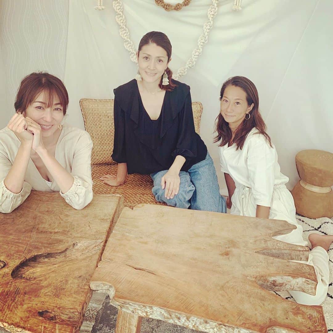 大河内奈々子のインスタグラム：「・ ・  2人と　 子育ての話 仕事の話し  そして　大事な友人の事を話しました 想う気持ちは一緒🧡  楽しくて　刺激もあったけれど　優しい時間でした😊 ・ #子育ての話しは尽きない　#刺激をいつもありがとう #うみのホテル」