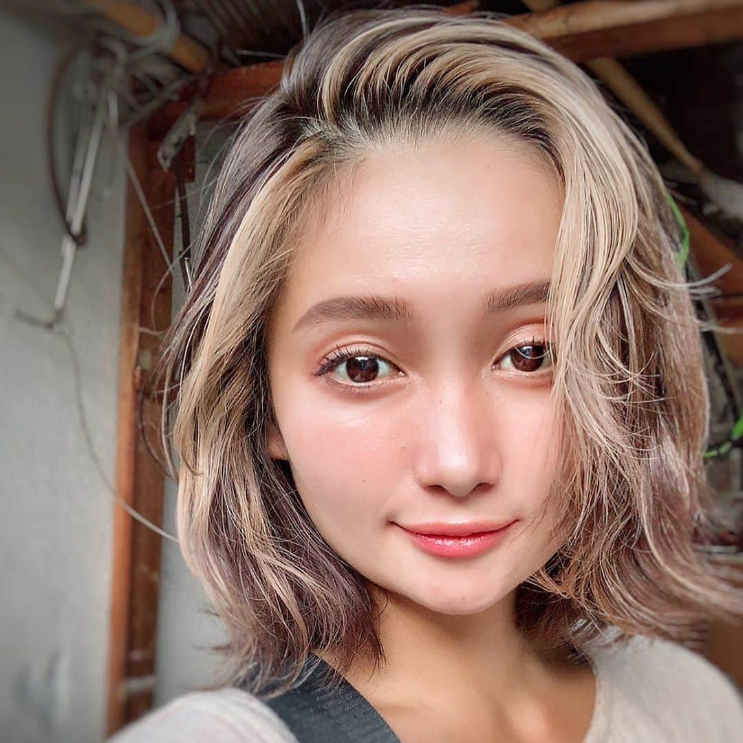 チアコマさんのインスタグラム写真 - (チアコマInstagram)「. . new hair♡💇‍♀️ブルネットにして顔まわりだけハイライト♡色落ちも楽しみ♡ 来月はどんなんしようかな？とおもえるようになってきた🧚‍♀️❤️髪の毛が伸びてきてくれたってことやな！w . . #フェイスフレーミング #ハイライト #ブロンド #ブルネット#brunette #faceframinghighlights #faceframing  #hair #model #salonmodel」9月17日 10時52分 - chia_koma