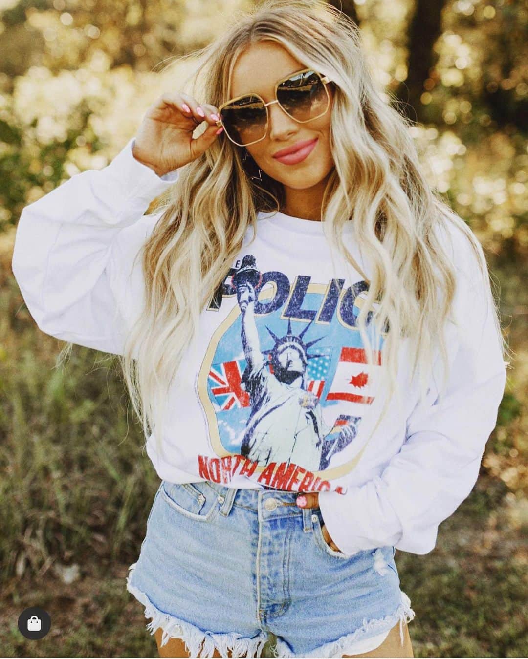 のインスタグラム：「“WELCOME TO NEW YORKKKKK🎤 (IN ALICIA KEYS 🎹 VOICE- SINGING EMPIRE STATE OF MIND) 🗽 only @vintageleopard #thepoliceband #empirestateofmind #aliciakeys #ootdfashion #bandtees #fashionblogger #styleinspo」
