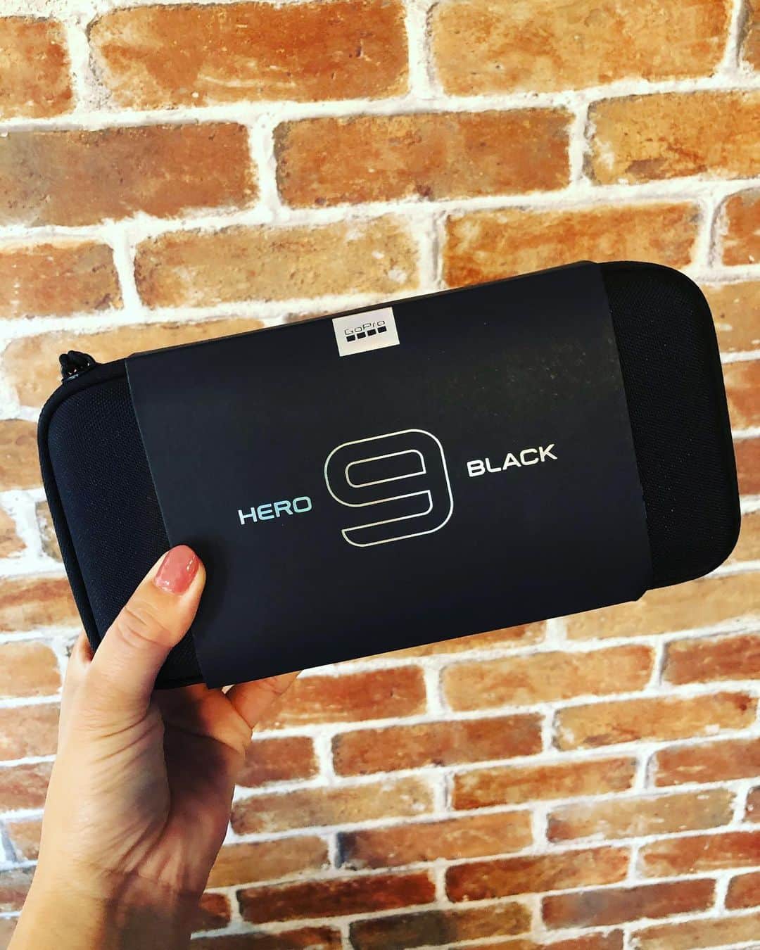木村真野のインスタグラム：「きたー❤️❤️後からゆっくりあけよっと🤣 #gopro #goprojp #goprotwins #new #9BLACK #ゴープロ　#発売　#hero9black  @goprojp @gopro」