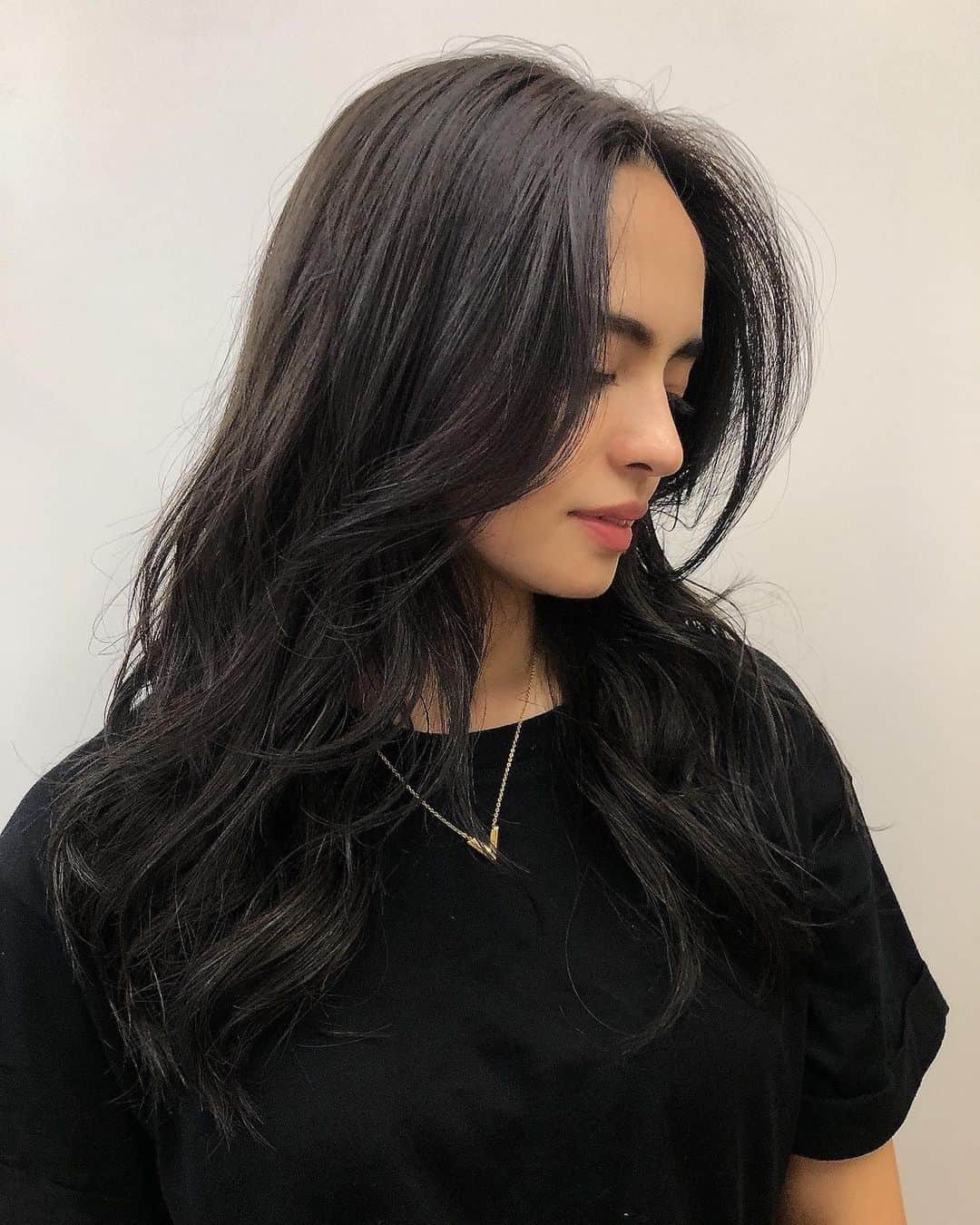 のインスタグラム：「ラテン引き出してくださいってお願いしたらめっちゃ素敵な色にしてくれました🥺👏✨🖤  @i_am_debu  助かりました☺️✨」