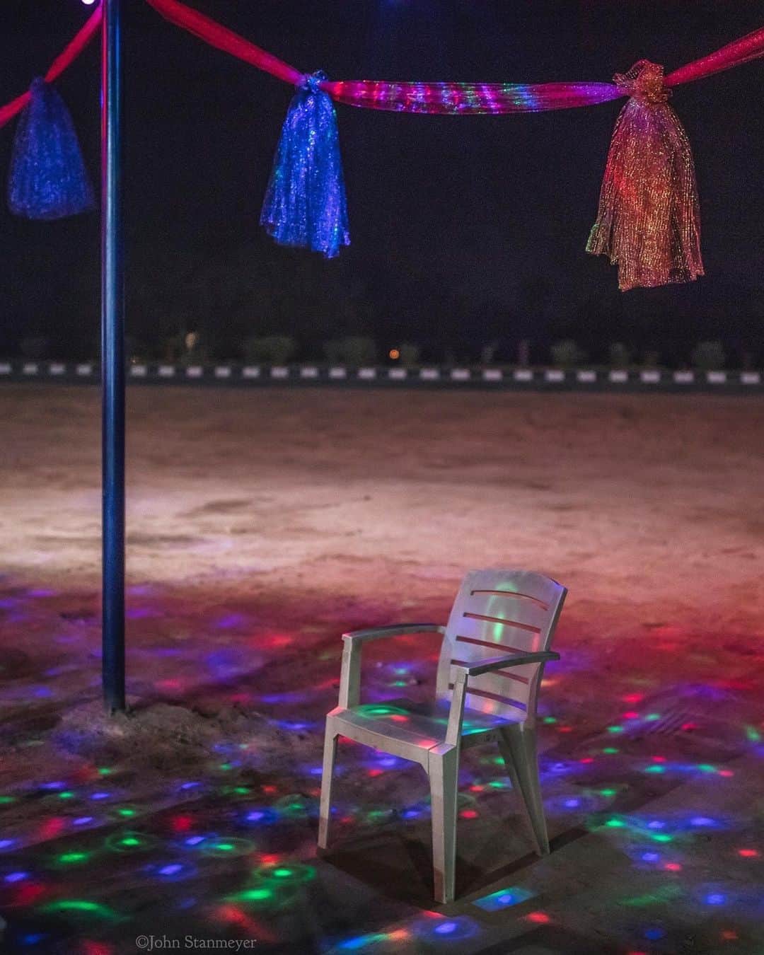 のインスタグラム：「Comfortably, I become lost by and within the simplest of things. So far gone I was that night by a magic disco chair sitting empty at a roadside dhaba where Ram @kewalmauryatravels, and I were having dinner on our way to Amritsar. That evening was my second day back in India, wholly absorbed in blaring Punjabi music on the television, the constant rumble of trucks and cars going to and from Delhi. Definitely, it was the whirly lights and fringy hanging garlands I was most excited by, giddy for hours not knowing where I was, nor wanting to leave. ⠀⠀⠀⠀⠀⠀⠀ India’s Daunting Challenge: There’s Water Everywhere, And Nowhere - Chapter 8 of the @outofedenwalk, my latest story last months (August 2020) @natgeo magazine. ⠀⠀⠀⠀⠀⠀⠀ #video #discolights #colors #chair #plasticchair #trucks #cars #night #timelapse #punjab #india @natgeo @outofedenwalk #walkingindia #edenwalk」
