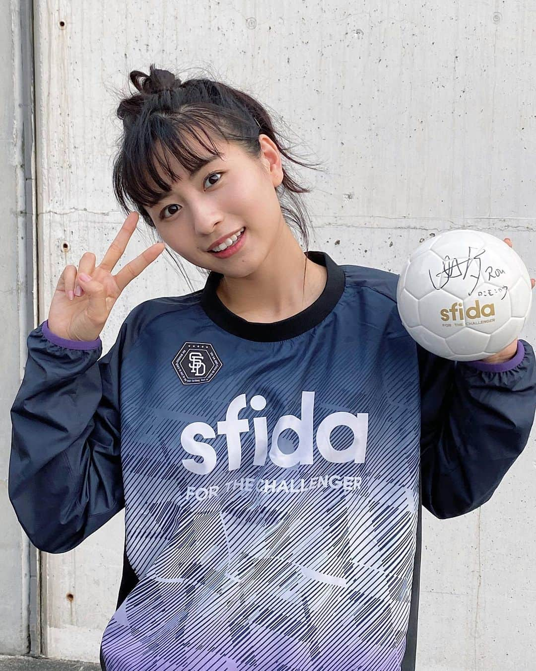 ロンモンロウさんのインスタグラム写真 - (ロンモンロウInstagram)「スポーツブランドsfida  @sfidasports のイメージキャラクターになりました️！ スポーツ、体を動かす事が大好きだから嬉しいです！ 今日から秋冬商品発売です！ デジタルカタログも公開してます皆さんぜひ見てください！ https://sfidasports.com/catalog/2020aw/index.html   #sfida #スフィーダ #sfida2020aw」9月17日 11時54分 - ronmonroe_official