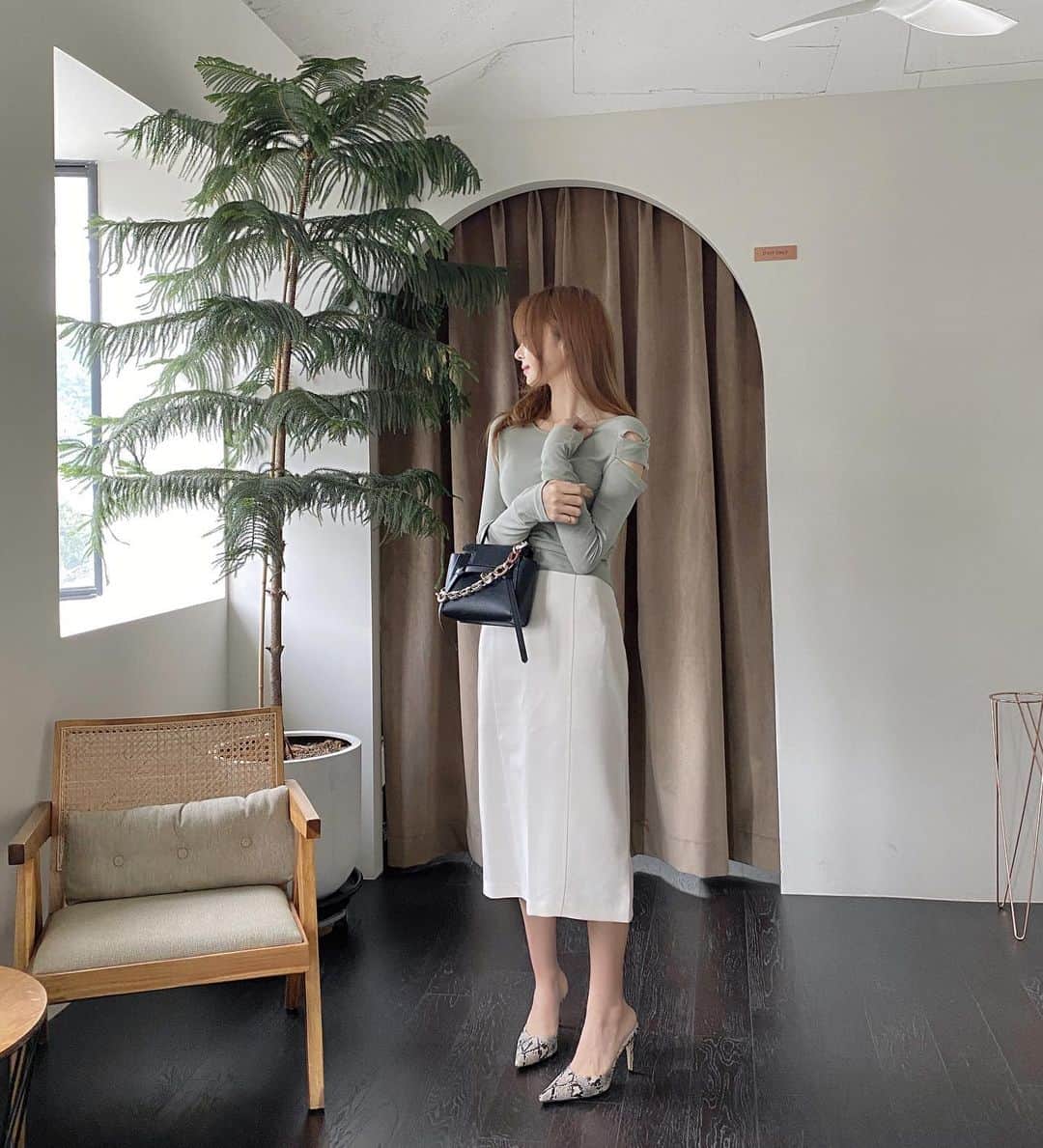 チョ・ミニョンさんのインスタグラム写真 - (チョ・ミニョンInstagram)「청순 여리요리 설레는 신상들로 눈정화하며, #디올카드지갑 #에르메스 #신세계상품권 #추석선물 당첨자 발표 할게요 ☺️💗 ⠀⠀⠀⠀⠀⠀ ••• 추석 선물 당첨자 5 분 •••  @kodakmax123 @tmftmf0800 @xxhminxx @kimsieun81 @nanhyeyoung ••마이바니 @_mybany 로DM주세요💕•• ⠀⠀⠀⠀⠀⠀⠀ 👉🏻디올 및 에르메스 신세계 마지막장 체크 ‼️ ⠀⠀⠀⠀⠀⠀⠀ 너무 너무 축하드려요 아쉽게 놓친분들 제가 보통 주 1 ~ 3 번 🎁#무료나눔 하고 심지어 50분 ~ 300분도 뽑고, 성실한 참여자분들은 이미 많은 당첨 #선물 받아 가시고 계세요 ☺︎ෆ 랜덤 추첨이라 당첨되신 분들 또 되는 경우도 있고, 너무 실망하지 마세요‼️ #마르지않는이벤트요정 🧚🏻‍♀️✨ 곧 다음 #산타조 이벤트에 만나요 👏🏻」9月17日 11時58分 - xxjominxx