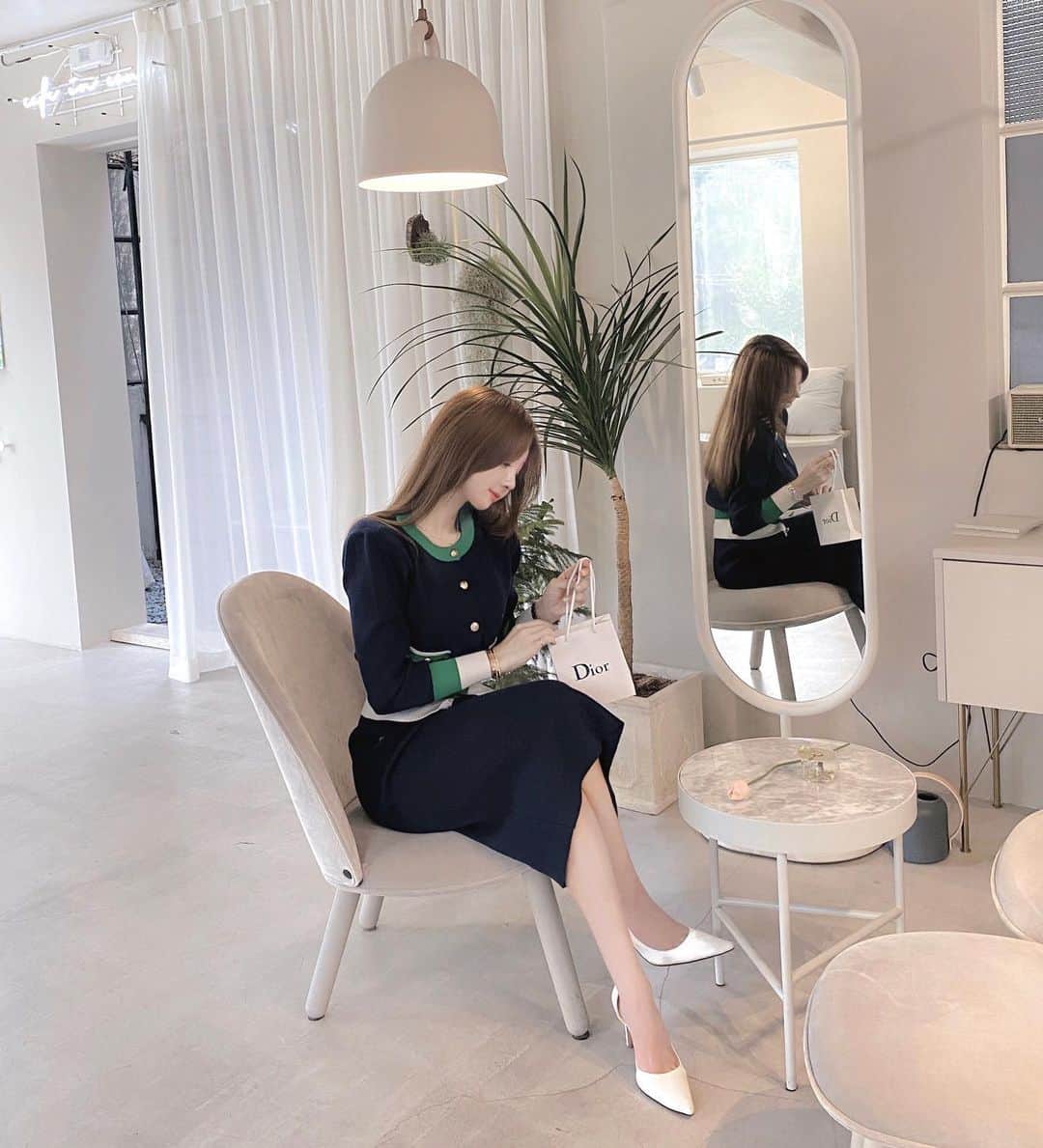 チョ・ミニョンさんのインスタグラム写真 - (チョ・ミニョンInstagram)「청순 여리요리 설레는 신상들로 눈정화하며, #디올카드지갑 #에르메스 #신세계상품권 #추석선물 당첨자 발표 할게요 ☺️💗 ⠀⠀⠀⠀⠀⠀ ••• 추석 선물 당첨자 5 분 •••  @kodakmax123 @tmftmf0800 @xxhminxx @kimsieun81 @nanhyeyoung ••마이바니 @_mybany 로DM주세요💕•• ⠀⠀⠀⠀⠀⠀⠀ 👉🏻디올 및 에르메스 신세계 마지막장 체크 ‼️ ⠀⠀⠀⠀⠀⠀⠀ 너무 너무 축하드려요 아쉽게 놓친분들 제가 보통 주 1 ~ 3 번 🎁#무료나눔 하고 심지어 50분 ~ 300분도 뽑고, 성실한 참여자분들은 이미 많은 당첨 #선물 받아 가시고 계세요 ☺︎ෆ 랜덤 추첨이라 당첨되신 분들 또 되는 경우도 있고, 너무 실망하지 마세요‼️ #마르지않는이벤트요정 🧚🏻‍♀️✨ 곧 다음 #산타조 이벤트에 만나요 👏🏻」9月17日 11時58分 - xxjominxx