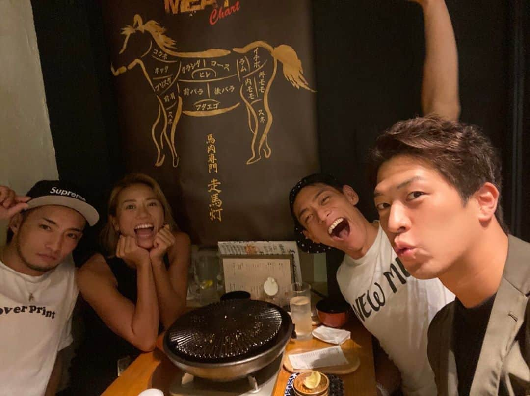 ジュンペイさんのインスタグラム写真 - (ジュンペイInstagram)「. いきなりマリッジ会 . 都内で用事があって早めについたから、中目黒のユータ君のお店へ . 少し語って、中目黒で用事を済ませてから . 渋谷でナッちゃんとご飯 . せっかくやから、ショウ君にも声かけて . ショウ君がケイスケ君を呼んでくれて . 一日で沢山のメンバーに会えたw . 笑顔が素敵なイケメンユータ君のお店は . 前回行った時よりもパワーアップしてて . 興味深いメニュー @itaewonbowls をスタートしてました . 中目黒に行った際、是非、いや、ホンマに是非お立ち寄り下さい . ナッちゃんは相変わらず笑顔が素敵でパワフルな女性 . ショウ君は男版ナッちゃんみたいな感じ . 笑顔も性格も素敵な男性です . ケイスケ君は俺にスッゲェ似た雰囲気があって . ケイスケ君もそう思ってたらしい . ケイスケ君も笑顔が素敵な男性 . 結果、みんな笑顔が素敵とゆーw . ナッちゃんお勧めの馬肉 @soumatou11 を食べて . 22時には解散とゆー健全なメンバー . 解散時、ナッちゃんは自転車、ショウ君は電動キックボード、ケイスケ君はタクシー、俺はスケボーとゆーバラバラ感w . 個性豊かなメンバーでした . でわ🙋‍♂️ . #いきなりマリッジ #いきマリ #恋愛リアリティーショー #恋リア #abematv #イテウォンボウルズ #itaewonbowls #走馬灯 #supreme #overprint」9月17日 12時00分 - kk_jayp