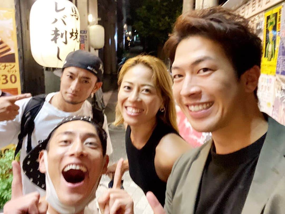 ジュンペイさんのインスタグラム写真 - (ジュンペイInstagram)「. いきなりマリッジ会 . 都内で用事があって早めについたから、中目黒のユータ君のお店へ . 少し語って、中目黒で用事を済ませてから . 渋谷でナッちゃんとご飯 . せっかくやから、ショウ君にも声かけて . ショウ君がケイスケ君を呼んでくれて . 一日で沢山のメンバーに会えたw . 笑顔が素敵なイケメンユータ君のお店は . 前回行った時よりもパワーアップしてて . 興味深いメニュー @itaewonbowls をスタートしてました . 中目黒に行った際、是非、いや、ホンマに是非お立ち寄り下さい . ナッちゃんは相変わらず笑顔が素敵でパワフルな女性 . ショウ君は男版ナッちゃんみたいな感じ . 笑顔も性格も素敵な男性です . ケイスケ君は俺にスッゲェ似た雰囲気があって . ケイスケ君もそう思ってたらしい . ケイスケ君も笑顔が素敵な男性 . 結果、みんな笑顔が素敵とゆーw . ナッちゃんお勧めの馬肉 @soumatou11 を食べて . 22時には解散とゆー健全なメンバー . 解散時、ナッちゃんは自転車、ショウ君は電動キックボード、ケイスケ君はタクシー、俺はスケボーとゆーバラバラ感w . 個性豊かなメンバーでした . でわ🙋‍♂️ . #いきなりマリッジ #いきマリ #恋愛リアリティーショー #恋リア #abematv #イテウォンボウルズ #itaewonbowls #走馬灯 #supreme #overprint」9月17日 12時00分 - kk_jayp