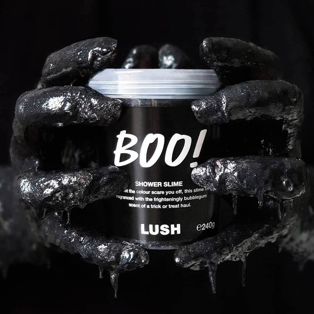 ラッシュジャパンさんのインスタグラム写真 - (ラッシュジャパンInstagram)「Boo! とろっとしたテクスチャーがたまらない、シャワースライム『ブー! 』は、全身をココナツの殻のスクラブでマッサージしながら洗うことができるボディソープ。スポンジを使うとふっくらした泡ができあがります🚿⁠ ⁠ 秋の準備におすすめのアイテムはプロフィールのリンクから🔗⁠ ⁠ #ボディケア #スクラブ #セルフケア」9月17日 12時00分 - lushjapan