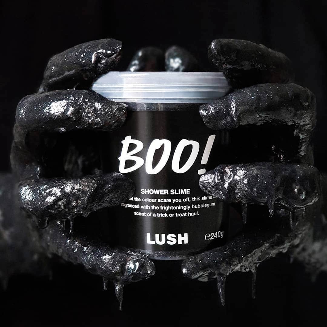 ラッシュジャパンのインスタグラム：「Boo! とろっとしたテクスチャーがたまらない、シャワースライム『ブー! 』は、全身をココナツの殻のスクラブでマッサージしながら洗うことができるボディソープ。スポンジを使うとふっくらした泡ができあがります🚿⁠ ⁠ 秋の準備におすすめのアイテムはプロフィールのリンクから🔗⁠ ⁠ #ボディケア #スクラブ #セルフケア」