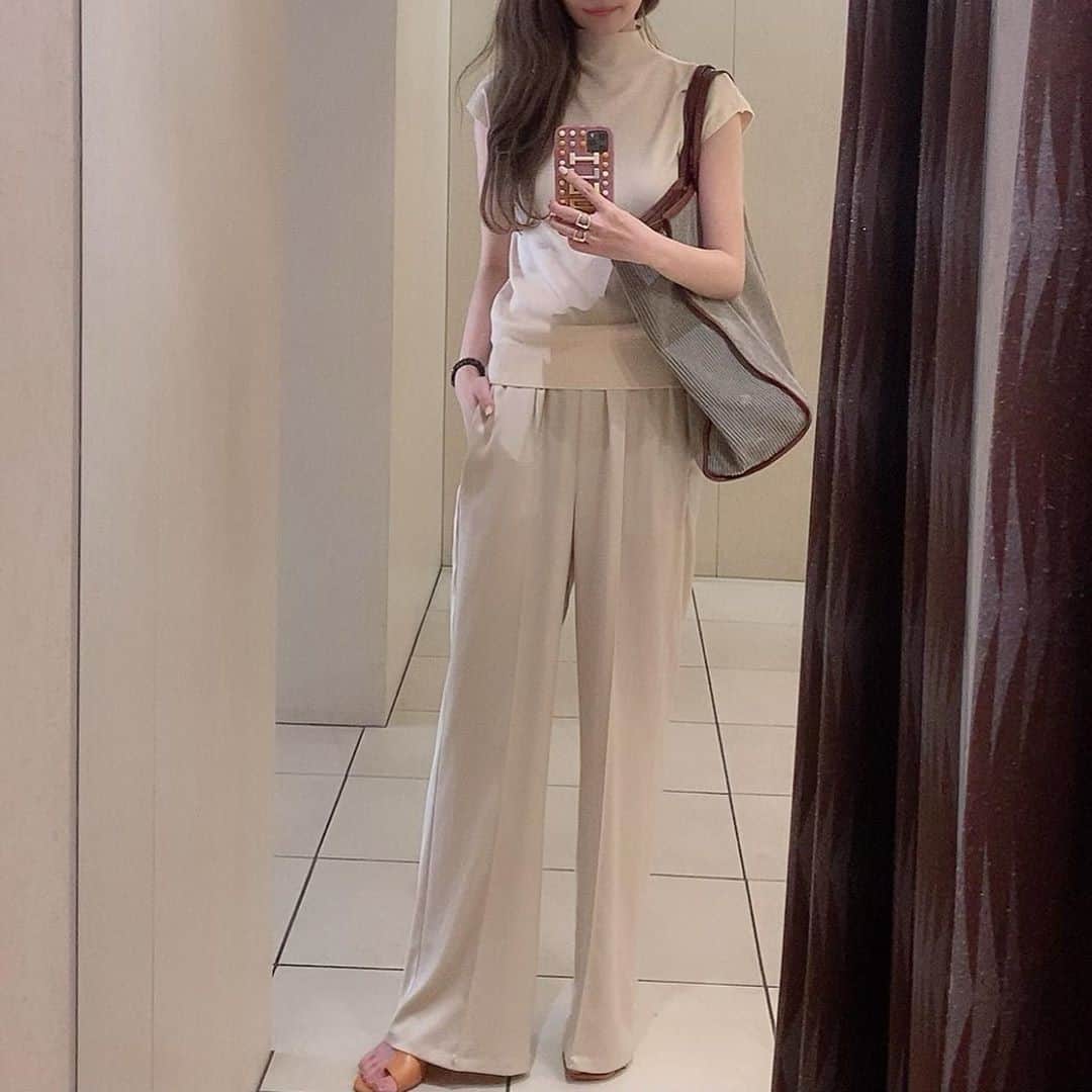 DHOLIC SNAPのインスタグラム：「@emiliopucci__さんの#dholicsnap⁠ 　⁠ TOPS：@dholic_official⁠ 　⁠ 【STYLE】⁠ #minagram⁠ #キャップスリーブニット⁠ 全4色￥2,827(税込)⁠ 　⁠ みなさんもぜひ#dholicsnap をつけて⁠ コーディネートを投稿してください📸💕⁠ 　⁠ ※上記以外のご着用アイテムにつきましては品切れ商品、または、私物となります。⁠ 　⁠ #DHOLIC#dholicism#fashion#ootd⁠ #プチプラコーデ#今日のコーデ#今日の服⁠ #大人カジュアル#ワントーンコーデ#シンプル⁠ #きれいめカジュアル#ファション#スリーブニット」