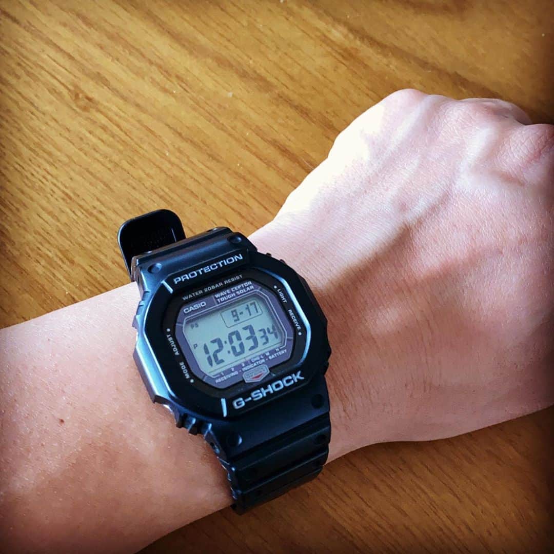のインスタグラム：「久々のCASIO⌚︎ やっぱりカッコいい😎  #backto90s  #casiogshock」