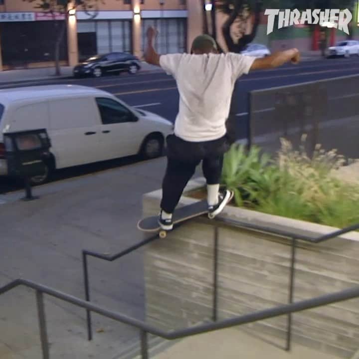 スラッシャーのインスタグラム：「Heavy Hits @dariusking 👽  New part for @alienworkshop playing on our YouTube channel 📺」