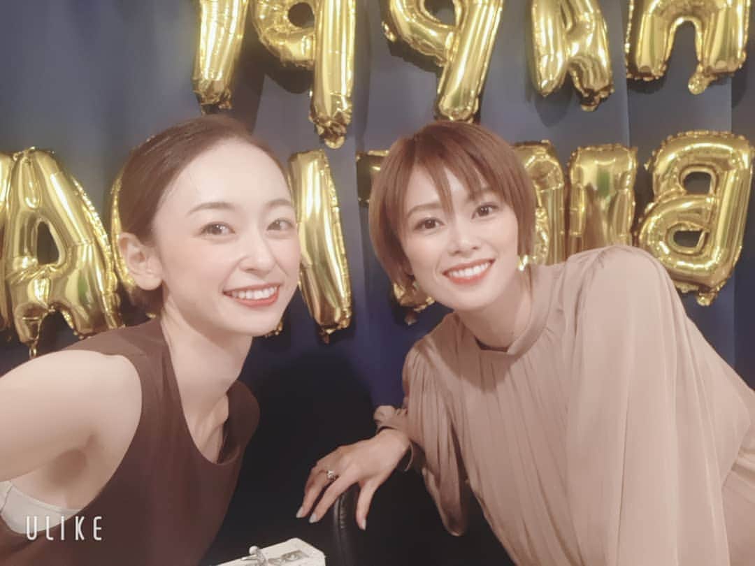 瞳ゆゆのインスタグラム：「昨日は、ゆいちぃ(実羚淳)のオンラインバースデーイベントでした✨  合わせてないけど茶コーデ😂  シャンパン飲みながら、沢山お話しました。  お誕生日おめでとう♥️   #実羚淳 #誕生日 #誕生日パーティー #オンライン #happybirthday #シャンパン」