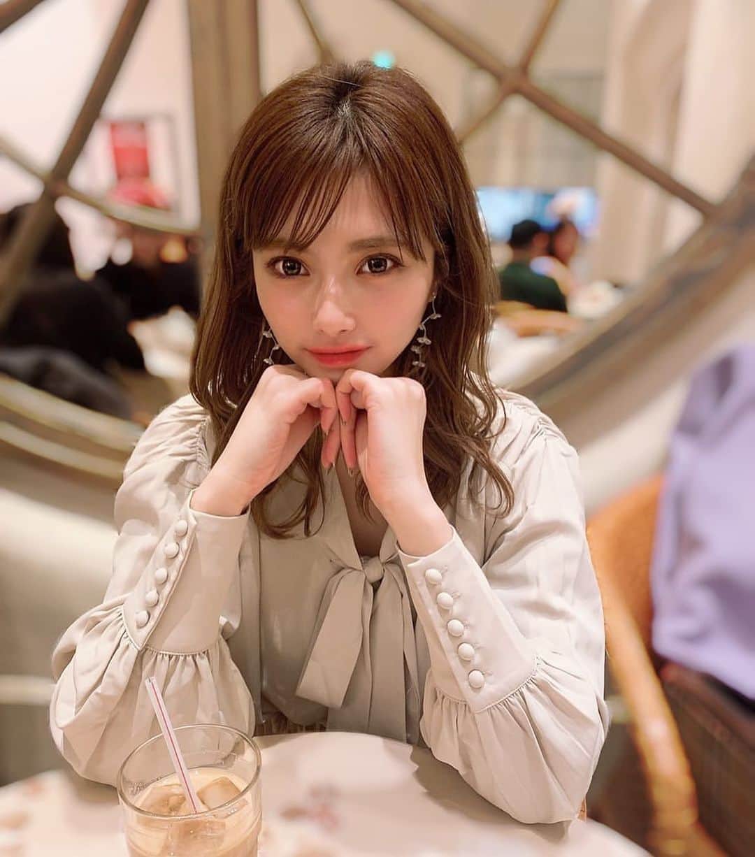 美女美容事情さんのインスタグラム写真 - (美女美容事情Instagram)「《可愛いのオーラがすっごい☕🍰》⁠ *⁠ リポストを使って、素敵な写真📷✨を投稿されてる方を紹介させて頂く⠀⠀⠀⁠ 【💄美女美容事情💅】のコーナーです✨⁠ *⠀⠀⠀⠀⠀⠀⁠ いいねやコメント、フォローして応援してね❤︎🥰🎶⁣⁠ *⠀⠀⠀⠀⠀⠀⁠ 今回ご紹介させて頂きますのは❤︎⁠ ひろなさん< @hirona0523>の素敵なお写真📸⁠ *⁠ ⁠⁠様々な活動をされているひろなさん💎⁠ アクセサリーブランドもやられているそうで💍⁠💘⁠ 洋服もセンス抜群です😍😍⁠ ⁠⠀⁠ *⠀⁠ ひろなさんのアカウントには他にも素晴らしい投稿が沢山ありますので是非覗いてみてくださいね💁‍♀️💙⁠ *⠀⁠ ひろなさん<@hirona0523>⁠ ⁠ 素敵な投稿ありがとうございました☺️📸✨⠀⠀⠀⠀⠀⠀⠀⁠ △▼△▼△▼△▼△▼△▼△▼△▼△▼⠀⠀⠀⠀⠀⠀⠀⠀⠀⠀⠀⠀⠀⠀⠀⠀⠀⠀⠀⠀⠀⠀⠀⠀⠀⠀⠀⠀⠀⠀⁠ ❤🧡💛「美女美容事情」💚💙💜⠀⠀⠀⠀⠀⠀⠀⠀⠀⠀⠀⠀⠀⠀⁠ 👇掲載ご希望の方は👇⠀⠀⠀⠀⠀⠀⠀⠀⠀⠀⠀⠀⠀⠀⠀⁠ @b_b_j.jタグ付けと🖤 # ビジョビ⠀🖤タグ付けお願いします✨⁠ △▼△▼△▼△▼△▼△▼△▼△▼△▼⠀⁠ #美女 #女子会  #かわいい⠀⠀⠀⠀⠀⁠⠀⁠ #セクシー#素敵⠀⁠⠀⁠ #デート⠀⁠⠀⁠ #待ち合わせ#ティータイム⁠ #エレガント #大人メイク ⠀⠀⁠⠀⁠⠀⠀⠀⠀⠀⠀⁠⠀⁠ #カフェ #スマイル ⠀⠀⁠」9月17日 13時05分 - b_b_j.j