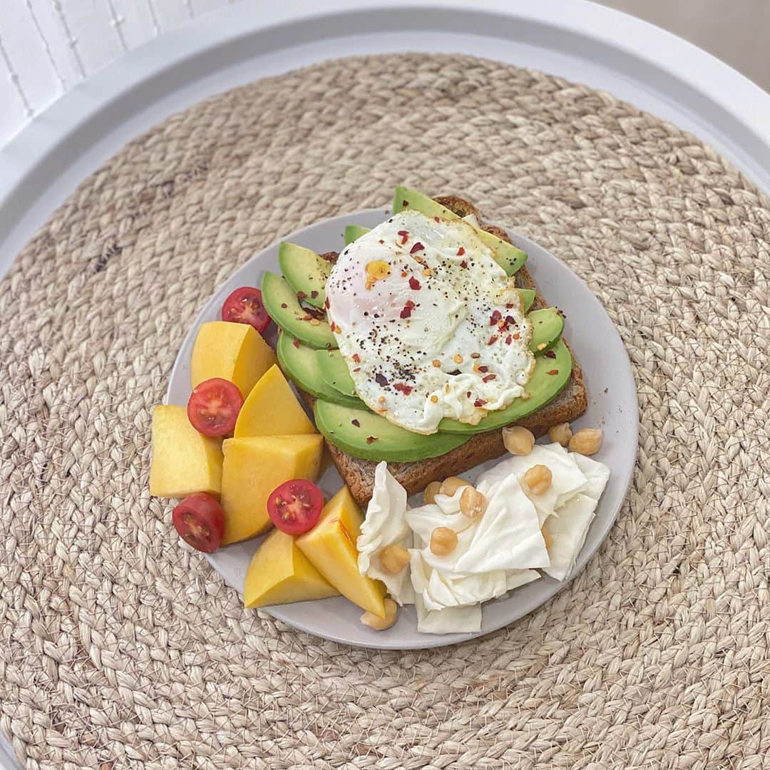 ウォン・ジナのインスタグラム：「💚💛❤️」