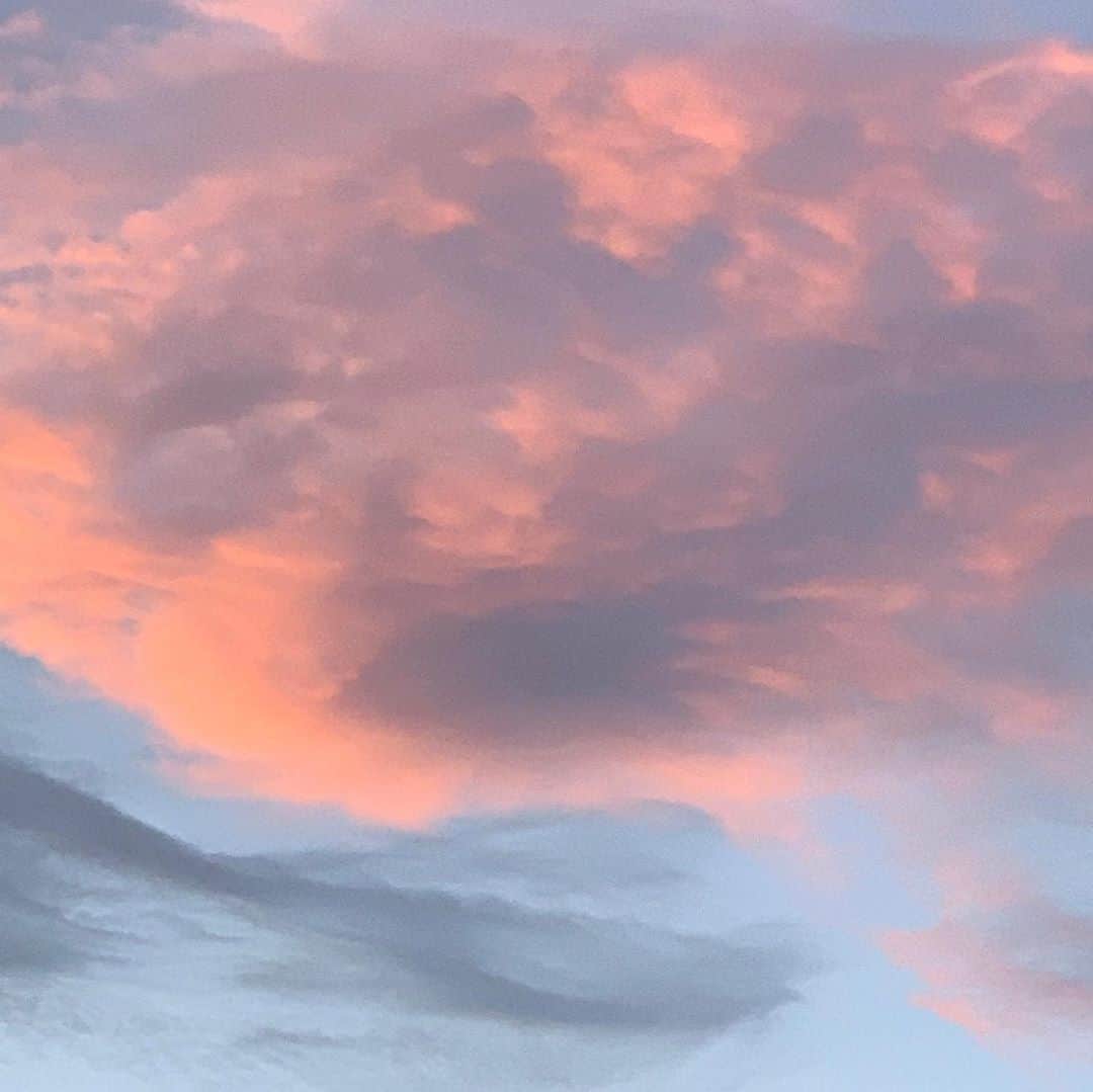 矢島舞美さんのインスタグラム写真 - (矢島舞美Instagram)「. この前、帰り道に撮影した雲‼︎ なんか凄いよね‼︎ 写真撮ってたら、カラスが写り込んできたよ！」9月17日 13時08分 - maimiyajima_official_uf