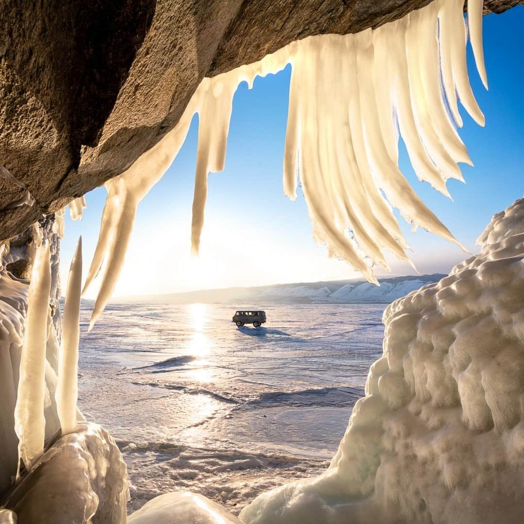 National Geographic Travelさんのインスタグラム写真 - (National Geographic TravelInstagram)「Photo by @Justin.Jin / Crowned the Jewel of Siberia, Baikal is the world's deepest lake, holding 20 percent of the world's freshwater. In the winter, the lake surface is entirely frozen with ice averaging two meters (6.5 feet) thick. The first time I went there, I trekked across the frozen lake for three days, pitching a tent on the ice and gazing at the stars. I’ve since been back several times with better support to shoot this icy wonderland.  Follow @justin.jin for more stories and images from around the world. #baikal #siberia #winter #lake #ice」9月17日 13時10分 - natgeotravel