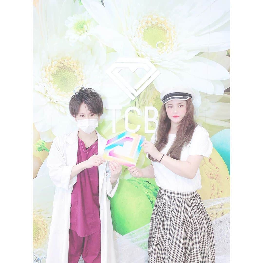 津久江麻由のインスタグラム：「. . TCB渋谷院に行ってきました👌💞 . 最近話題のGLP-1ダイエットが気になって📍 毎日自分で注射するだけで 痩せ型体質になるという✊ . 私は1カ月で7kg痩せたけど、 残りの25kgが中々落ちなくて そんな時に知ったのがGLP-1💘 薬の力を借りて、自分でも努力して 25kg少しずつ痩せていきたいと思います🤛🏻 . GLP-1はTCB渋谷院の吉田先生に 処方して頂きました👏 優しい先生で良かった🥛✊ . 今日から更にダイエット頑張る🕊 . GLP-1気になる人はTCB渋谷院に 問い合わせて見てね💓 . . . #ダイエットならTCB東京中央美容外科 #美容整形ならTCB東京中央美容外科 #東京中央美容外科 #東京中央美容外科渋谷院 #吉田慧　先生 #ダイエット　#GLP1ダイエット #ダイエット #ダイエット中 #食事管理 #食事改善 #ダイエットメニュー #ダイエット記録 #ダイエット方法 #ダイエット垢 #ダイエット日記 #ダイエット仲間募集中 #ダイエットアカウント #ダイエット部 #ダイエット女子 #ダイエット中」