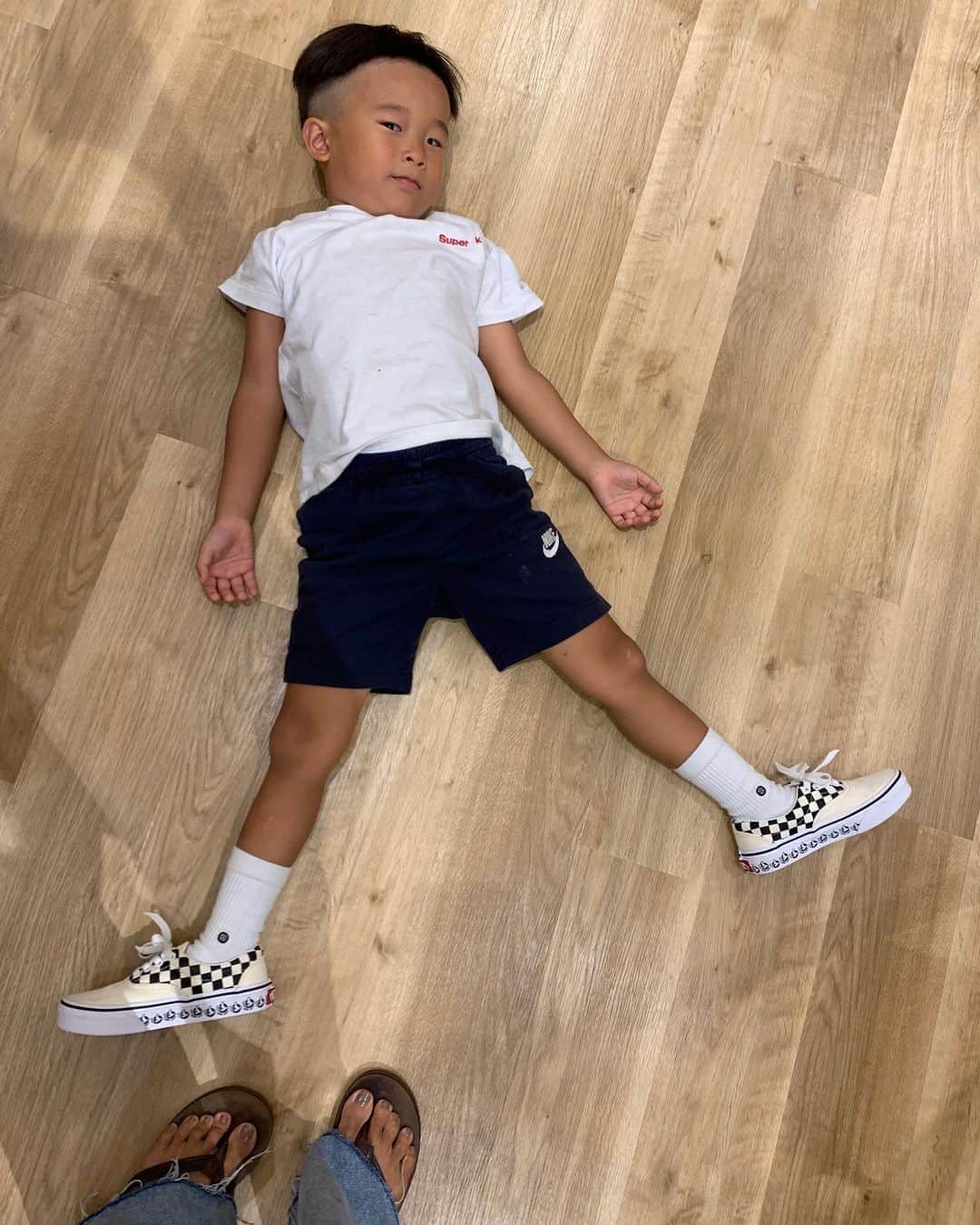 渋木さやかのインスタグラム：「前触れもなく床に転がったりする ドングリコロコロ　#親の顔がみてみたい  ⠀ 昨日 @utlyoga で @hikaruworld 先生のアーユルヴェーダカウンセリングをオンラインで受けたんだけど、 ⠀ 「お母さんは神さまなんですよ」って…一言に泣きそうになってしまった。⠀母なる大地、みんなのお母さんみたいな人(いるよねたまにw) 、何かを育ててる人🌱、みんなみんな神様みたいだよね。 ⠀ カウンセリング内容は後日渋木さやかのYouTube番組でもUPします。また詳しくレポートします。 ⠀ あと、私は「変化」が苦手なカパというタイプも混じっているですが、お散歩の道を変えてみるだけでいいんですよ。って。あぁ、ホッとする時間だったなぁ♡ ⠀ ⠀ #ヨガメモbysaya  #アーユルヴェーダカウンセリング #パクセロイカット　←実は今回はドングリではなくパクセロイとオーダーしたのでした✂️」