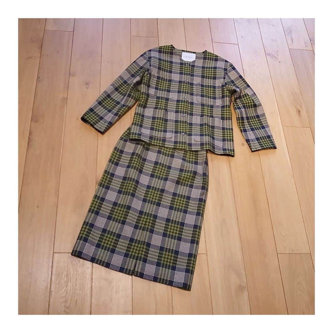 エリオポールのインスタグラム：「. Brit chic! 9.4.fri.-10.4.sun. . . JACKET [HÉLIOPÔLE]  38,000yen+tax SKIRT [HÉLIOPÔLE]  21,000yen+tax . 北東イタリアの生地メーカーBONOTTO社のテキスタイルを使用した、チェックのクルーネックジャケットとスカート。 セットアップでのスタイリングはもちろん、単品でも映える一枚です！ . . . . #HELIOPOLE #エリオポール #britchic  #2020aw #autumnwinter #selectshop #fashion #style #british #britishstyle」