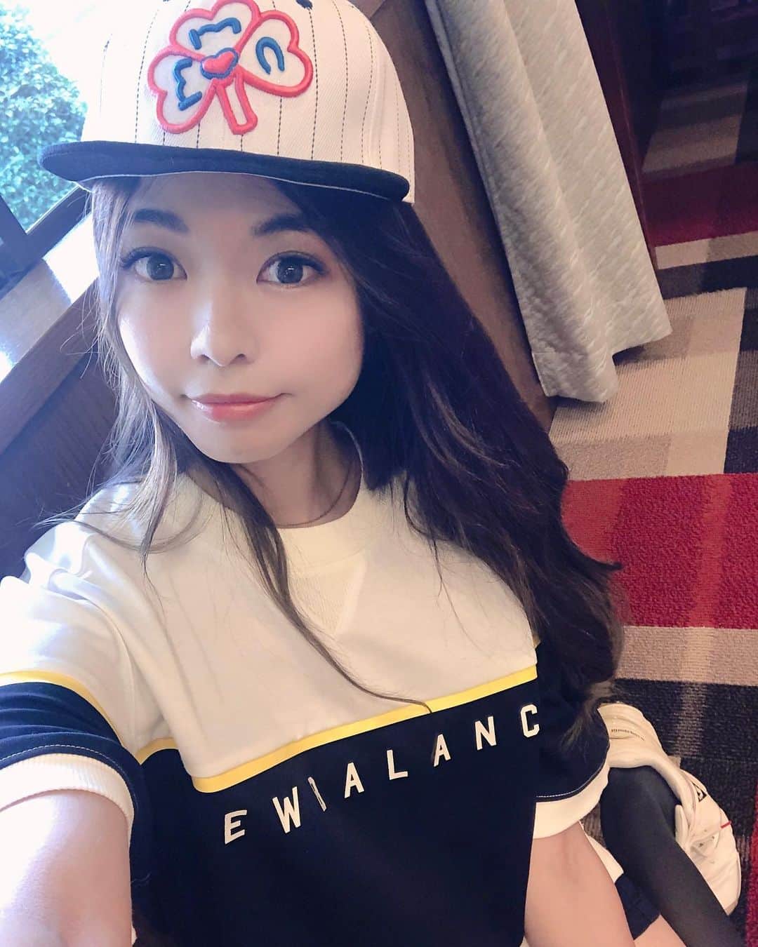 神崎美羽のインスタグラム：「バーディーズカップに協賛頂いているイオミック様よりmimicのキャップを頂きました❤️  この日のコーデにもぴったり✨  キャップのつばはまっすぐ平派です😆  #golf #ゴルフ　#ゴルフ女子　#golfstagram #golfswing #golflife #golfwear #golfgirl #golftoday #GTbirdies #こだまゴルフクラブ #mimic #iomic」