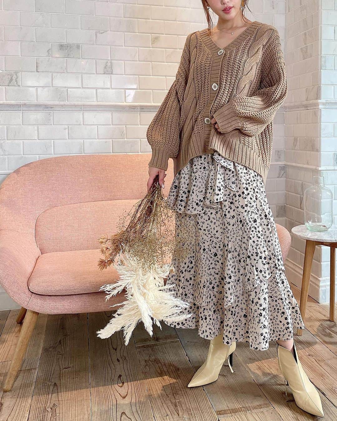 舟山久美子（くみっきー）さんのインスタグラム写真 - (舟山久美子（くみっきー）Instagram)「涼しくなってきたし、 皆さん秋始めましたか？☺️🍂 #ootd #fashion #micoameri #秋コーデ #ニット」9月17日 14時15分 - kumikofunayama