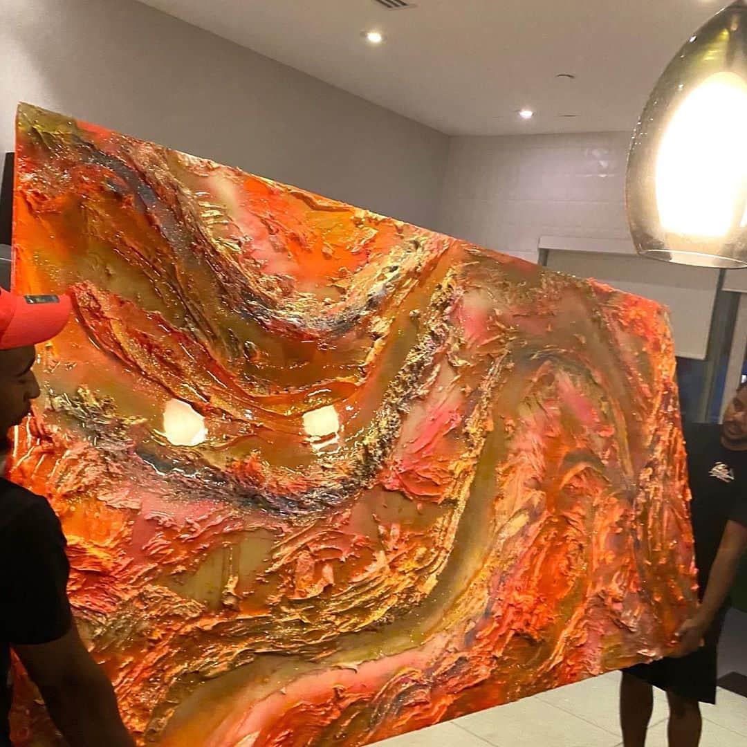 T.I.さんのインスタグラム写真 - (T.I.Instagram)「My mans @dsdpaintings came to da crib in LA & went CRAZY!!! Laid my cabinets,floors& den went off on a custom 1of1 painting whit da shit dried. He fye 🔥🔥🔥 check out his work & fux wit him💯🅰️1️⃣🦾」9月17日 14時28分 - tip