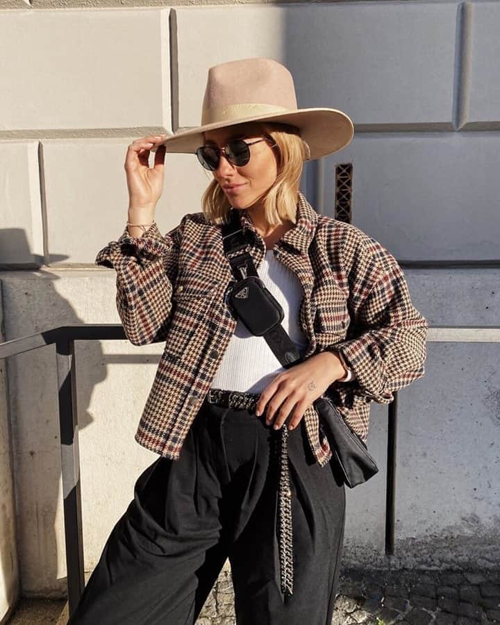 Kapten & Sonさんのインスタグラム写真 - (Kapten & SonInstagram)「'Outshine the morning sun.' ☀️ @christinabiluca combines our sunglasses London Summernight to her stylish outfit. ✨ #bekapten #kaptenandson⁠ .⁠ .⁠ .⁠ #fashion #style #inspiration #munich #sunnydays #sunkissed #summer #explore #city #outfit #ootd」9月17日 14時30分 - kaptenandson