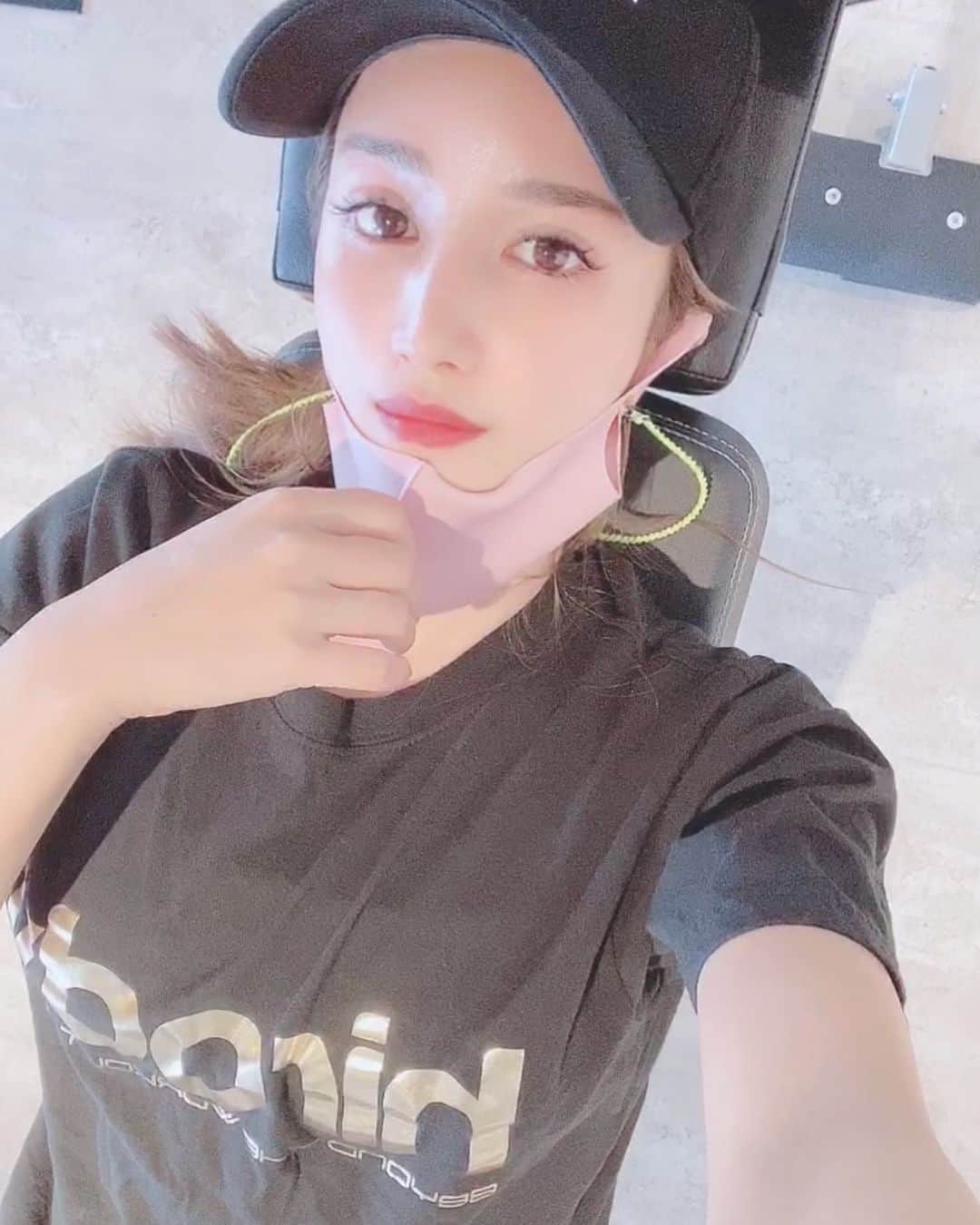 ゆみのインスタグラム：「お尻腹筋背中🙌🏻 じんわり汗気持ち良き🙌🏻❤️  #fitness #diet #workout #training #bodymake #筋トレ #筋トレ女子 #トレーニング #ダイエット #美容 #ボディメイク #美ボディ」
