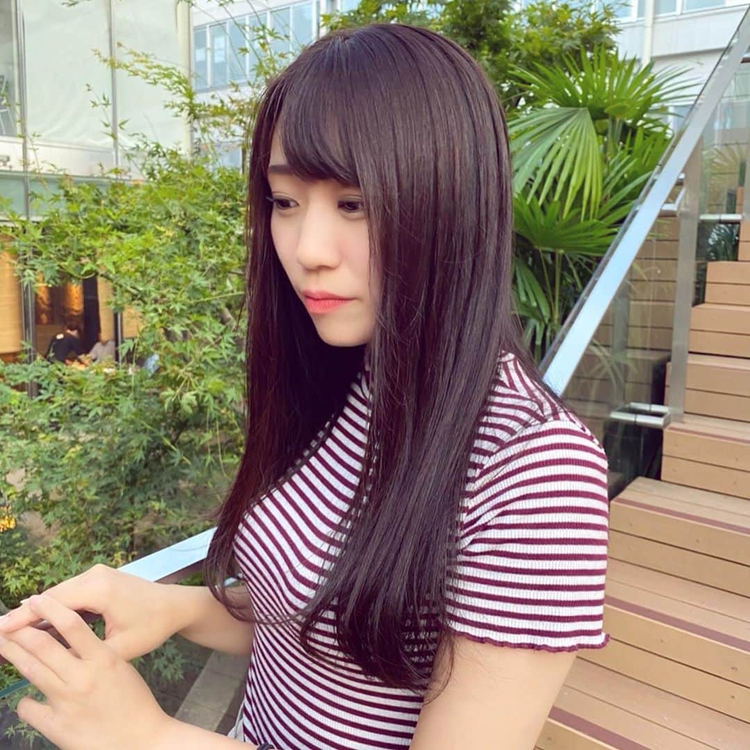 楠木まゆのインスタグラム：「最近ずーっと猫をエンリピしてる。 ・ あー…ピアノほしい…。弾きたい。 白の電子ピアノで88鍵盤のやつだれかください…🎹笑 ・ あ、コメント返します。 ・ ・ #コメントください #コメント返し」