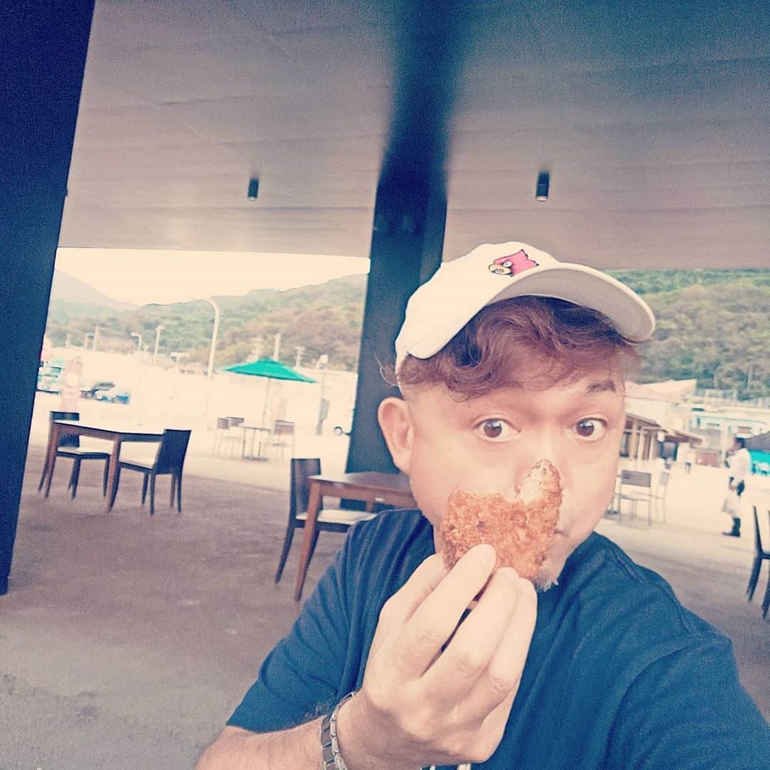 松本隆博のインスタグラム：「。 じゃこカツ美味し。 今からフェリー。 久しぶり(^○^) ～人生遊歩道～」