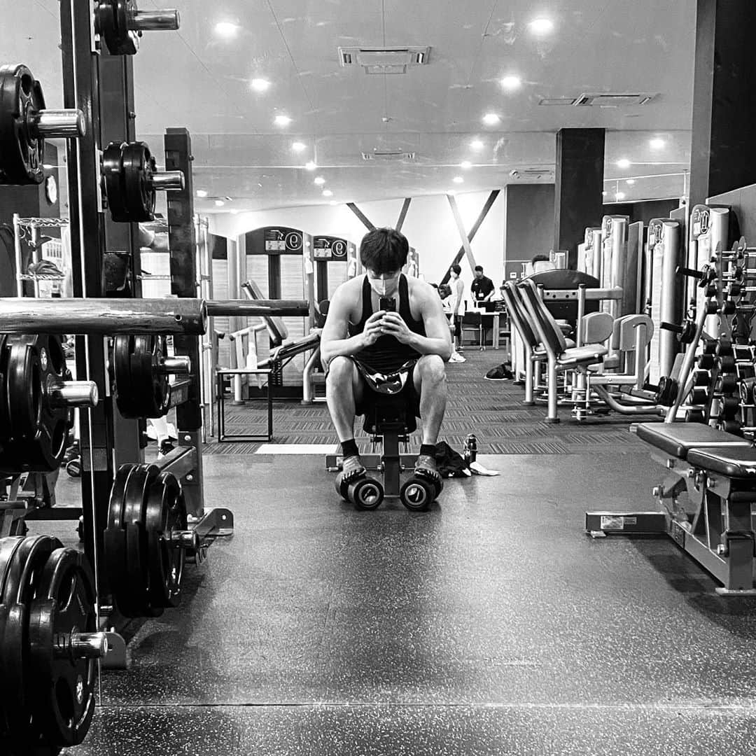 仲摩匠平さんのインスタグラム写真 - (仲摩匠平Instagram)「最近、いい頻度でトレーニングできてます️🏋️‍♂️ 汗をかくことは大切ですね！ 運動するとポジティブになれます✨ 来月からはいよいよスリストム広島バスケ塾が始まります(^^) ・ ・ #training #fitness #bodymake #筋トレ #トレーニング #フィトネス #健康 #positive #ポジティブ #バスケ塾 #basketball #スリストム広島 #3x3」9月17日 15時03分 - shoheinakama