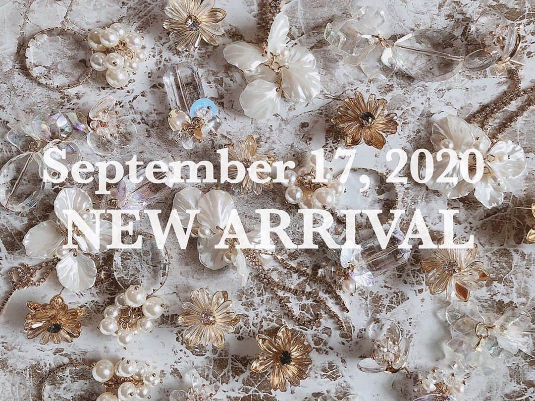 のインスタグラム：「Chamu NEW ARRIVAL♡ 2020.09.17 18:00〜♡ #Chamu #ハンドメイド  #ハンドメイドアクセサリー #ピアス #イヤリング」