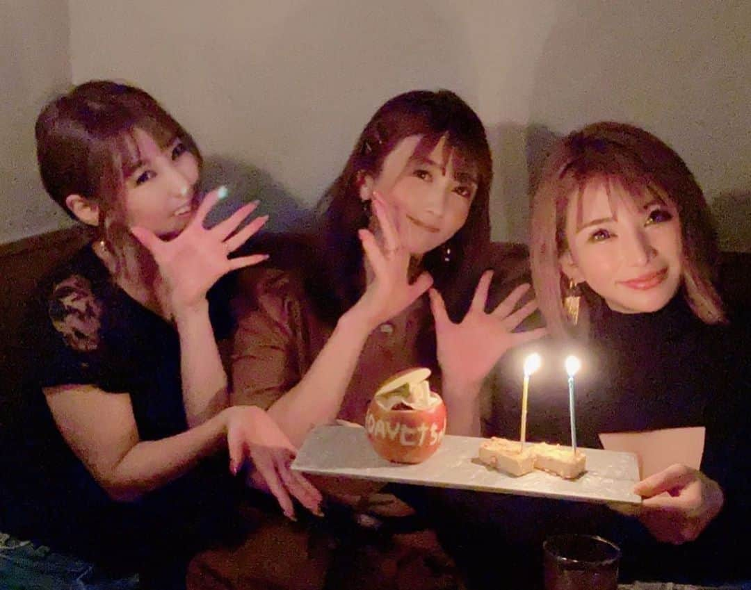 大槻ひびきさんのインスタグラム写真 - (大槻ひびきInstagram)「ヒナちゃん🥳 お誕生日おめでとう❤️ ぽんちゃんとヒナちゃんの姉妹の絆が とても素敵で感動した🥺✨ お祝いできてよかったー！！ #japan #happybirthday  #girls  #friends #thankyou」9月17日 15時20分 - yanhibi0221