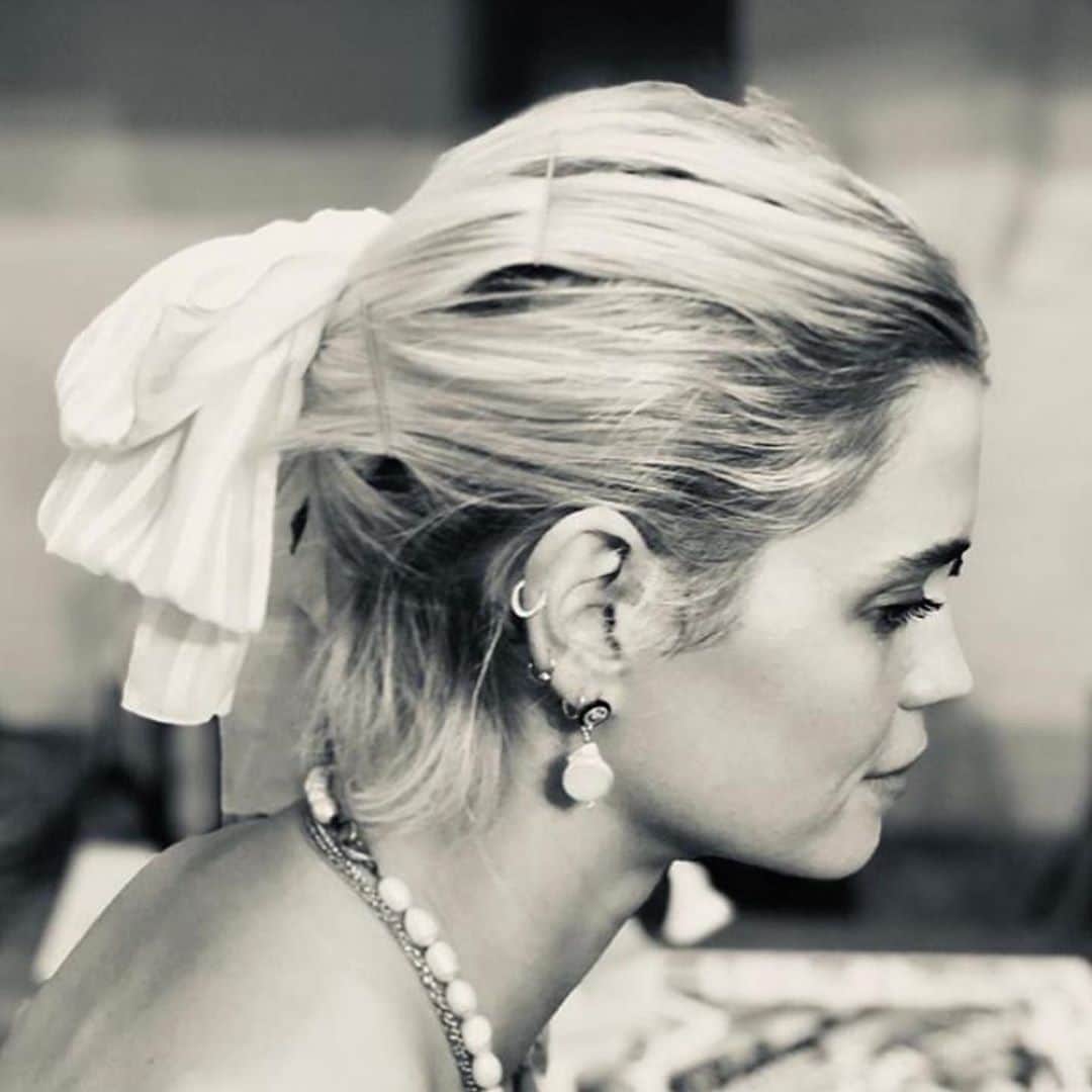 デイジー・ロウのインスタグラム：「HAPPIEST BIRTHDAY BLAINE @pixiegeldof you are without a doubt the kindest, funniest, most adorable woman I’ve ever come across. Your beauty shines from the inside out. The world is a whole lot brighter with you in it. Thank you for that you do to protect & care for this planet ♥️🌍🌊I can’t believe you are 30 today. What a woman you have grown up to be... I am so lucky to have watched you grow up. From the day I met you, nearly 2 decades ago (???!) I knew you were one of a kind... and that you had the best taste in music, tv shows, films, clothes & people. That hasn’t changed a bean. Happiest day my angel. I wish we were allowed to party the night away celebrating the wonder of you... but as soon as we can, we will! Thank you for putting the shine in sunshine, I love you with all my heart and soul 💖💖💖💖💖💖💖💖」