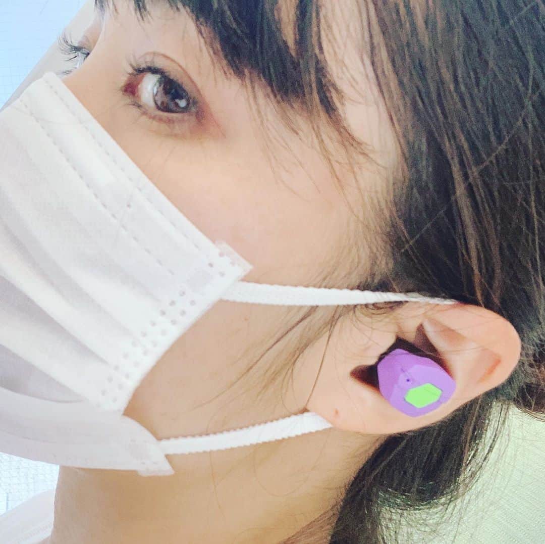新原ミナミのインスタグラム：「エヴァイヤホン。Bluetoothが接続すると、マヤの声でシンクロ完了しましたって言われる。震える。  #エヴァンゲリオン」