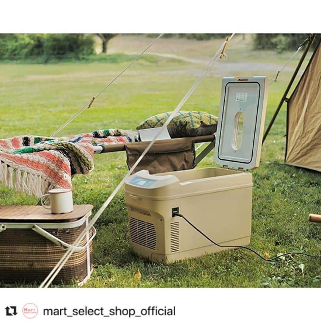 Mart（マート）編集部さんのインスタグラム写真 - (Mart（マート）編集部Instagram)「【Mart SELECT SHOPからお知らせ✨】  人気のポータブル冷蔵庫、完売していましたレッドとオリーブカラーが再入荷しました。  （写真6枚目）温度設定は目盛り表示でわかりやすい！ディスプレイはカラー表示で、ボタンを押すと音が鳴ります。  （写真7枚目）500mlのぺットボトルや缶が縦置きでも15本入ります。  詳しくは @mart_select_shop_official をチェックしてね😉  #Repost @mart_select_shop_official with @make_repost ・・・ 【おうちキャンプや1泊2日のキャンプで大活躍⛺️ポータブル冷蔵庫】  Mart8月号&Mart webでベランダでサクッとできるおうちキャンプグッズとして紹介したところ、大反響🤗  保冷ボックスのように氷を用意する必要もなし!カラバリはおしゃれな4色展開で、普段はリビングに置いておいてもインテリアになじむ🛋デザインとカラーです。  1台で冷蔵と保温の両方対応できるポータブル冷温庫は、500mlペットボトルなら20本、2lペットボトルなら6本収納可能🙆‍♀️  AC/DC2電源対応で、家庭用コンセントや車のシガーソケットに繋いでご利用いただけます。  キャンプや車中泊、普段使いや防災用品としても◎。肩かけができるショルダーベルト付きで、女性でも持ち運べる重さも嬉しいポイント😊  冷やすだけでなく、保温仕様にもなるので一年中活躍する便利グッズですよ。  ICEBERG/ポータブル冷蔵庫 19,800円(税込)  画像をタップして商品の詳細をご覧いただけます。  #martselectshop #martmagazine  #iceberg #ポータブル冷蔵庫 #martでお買いもの」9月17日 15時33分 - mart.magazine