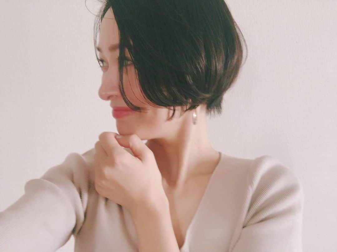 市井紗耶香さんのインスタグラム写真 - (市井紗耶香Instagram)「New hair.🌿  Thank you for @mih0730 🤍  #hair #hairstyle  #newmoon #🌑  #ショートヘア」9月17日 15時54分 - sayakaichii