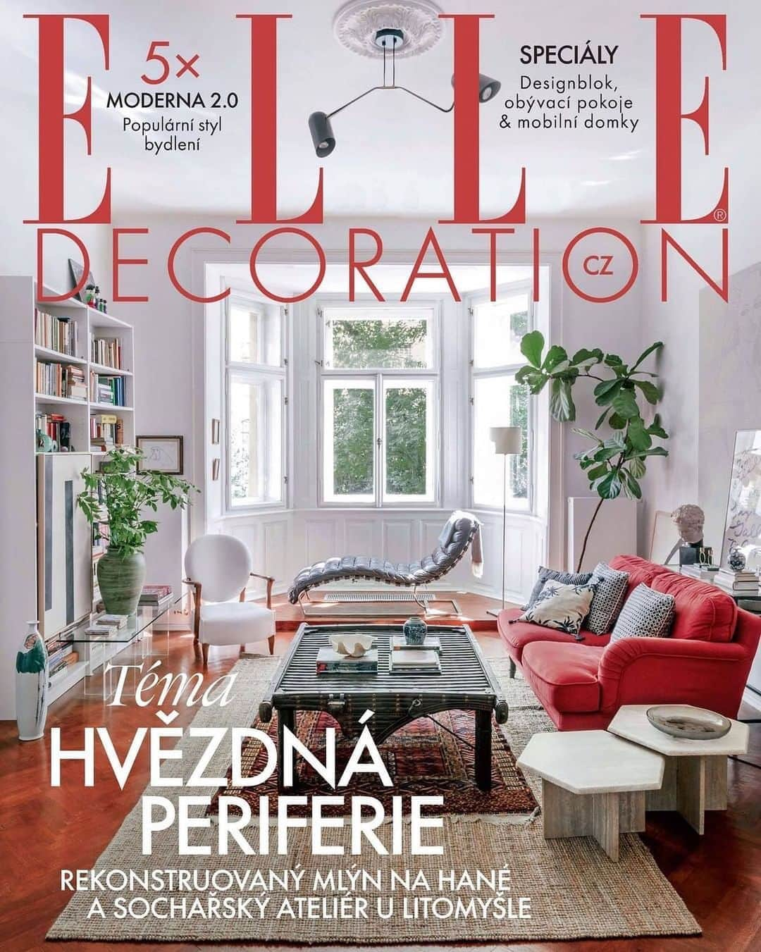 ELLE Czechさんのインスタグラム写真 - (ELLE CzechInstagram)「Periferie je nové centrum! V podzimním ELLE Decoration si na ni odjíždíme odpočinout, být blíž přírodě nebo najít novou inspiraci. Vyrazte s námi do sochařského ateliéru k Litomyšli, zrekonstruovaného mlýna na Hané nebo kamkoliv po Čechách v mobilním domku! Čeká vás také premiéra 5 modernistických bytů v čele s dechberoucím pražským bydlením @medecineinteriors. #jenunas  _ Podzimní #ELLEDecoration je k dostání již DNES v trafice nebo ji s poštovným zdarma objednáte na linku v bio @elledecorationczech. #FreeDelivery _ vedoucí vydání @eva.slunecko  cover foto @honza.zima  šéfredaktorka @valentinanizka  _ #ELLEczech #newissue #architecture #design」9月17日 16時02分 - elleczech