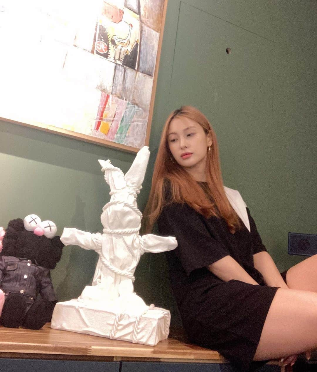 パク・ギュリさんのインスタグラム写真 - (パク・ギュリInstagram)「Daniel arsham의 Wrapped Bunny 🐰」9月17日 16時10分 - gyuri_88